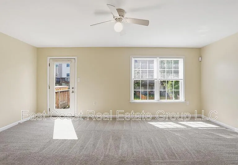 24 Mabel Ln — Photo 17