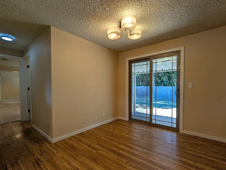 2145 Laurelhurst Dr — Photo 9