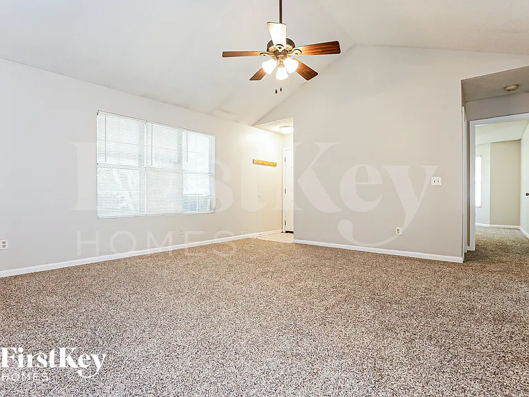 2347 Glencairn Ln SW — Photo 2