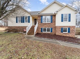 404 Union Pointe Ln, Lexington, NC 27295