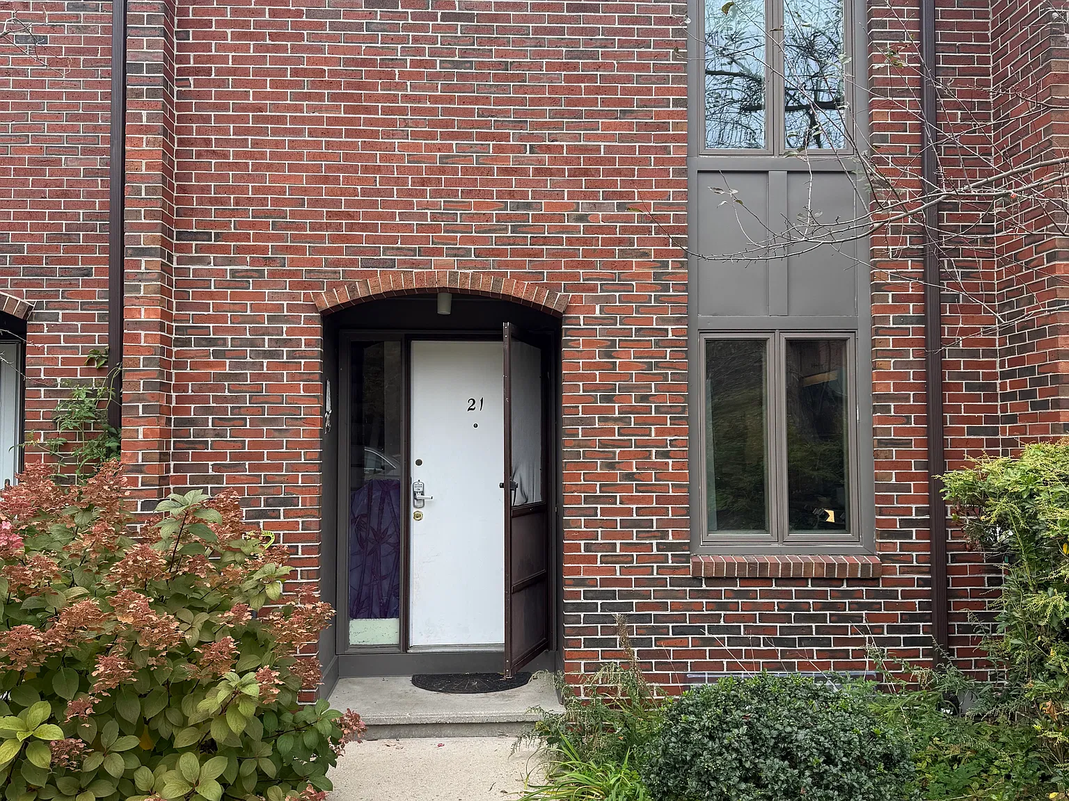 21 Webster Ct — Photo 1