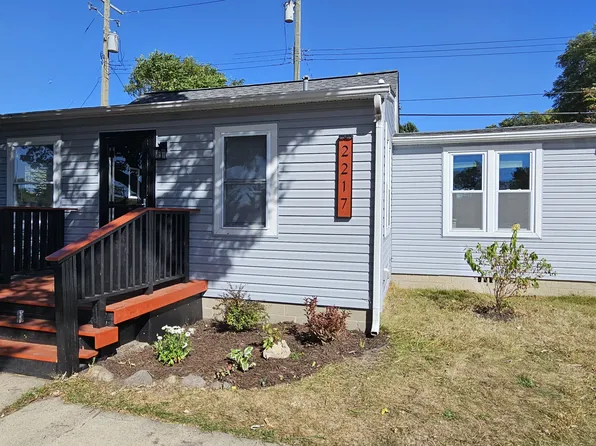 2217 Hester Ct, Keego Harbor, MI 48320