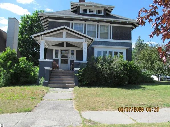 223 Howard St, Cadillac, MI 49601