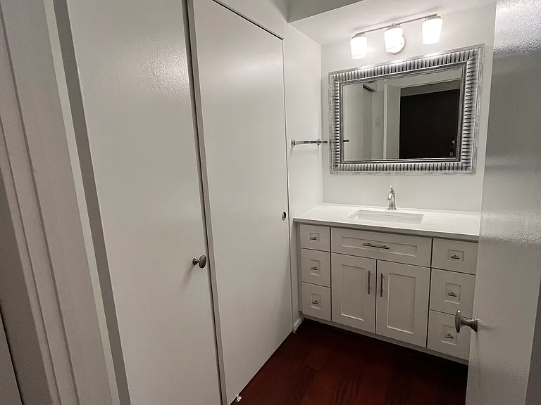2020 Walnut St #9M — Photo 15