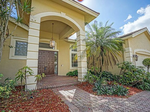 3rd image of 1308 Ginger Cir