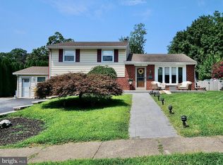 24 Grove Ln, Broomall, PA 19008