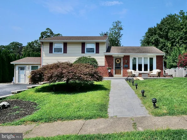 24 Grove Ln, Broomall, PA 19008