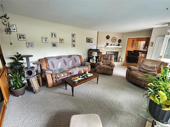 4th image of 808 Assiniboia AVENUE