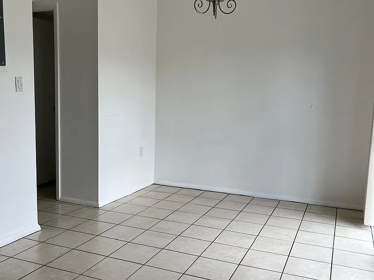 2611 Hallam Ct — Photo 12