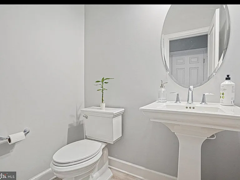 3813 Gentle Breeze Dr — Photo 1
