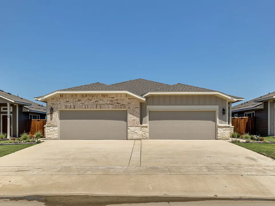 657 Blackland Dr