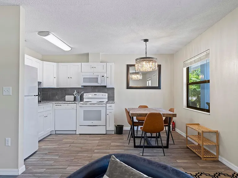 1 Brittany Ln #C — Photo 4