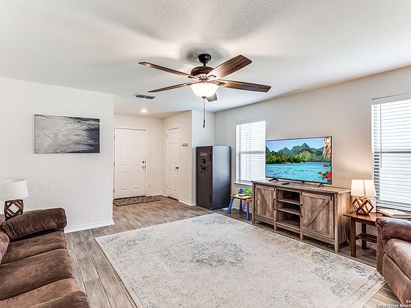 4th image of 699 ANTHEM LN