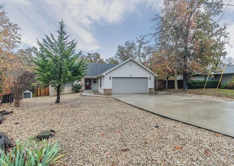 1st image of 21 Westbury Dr