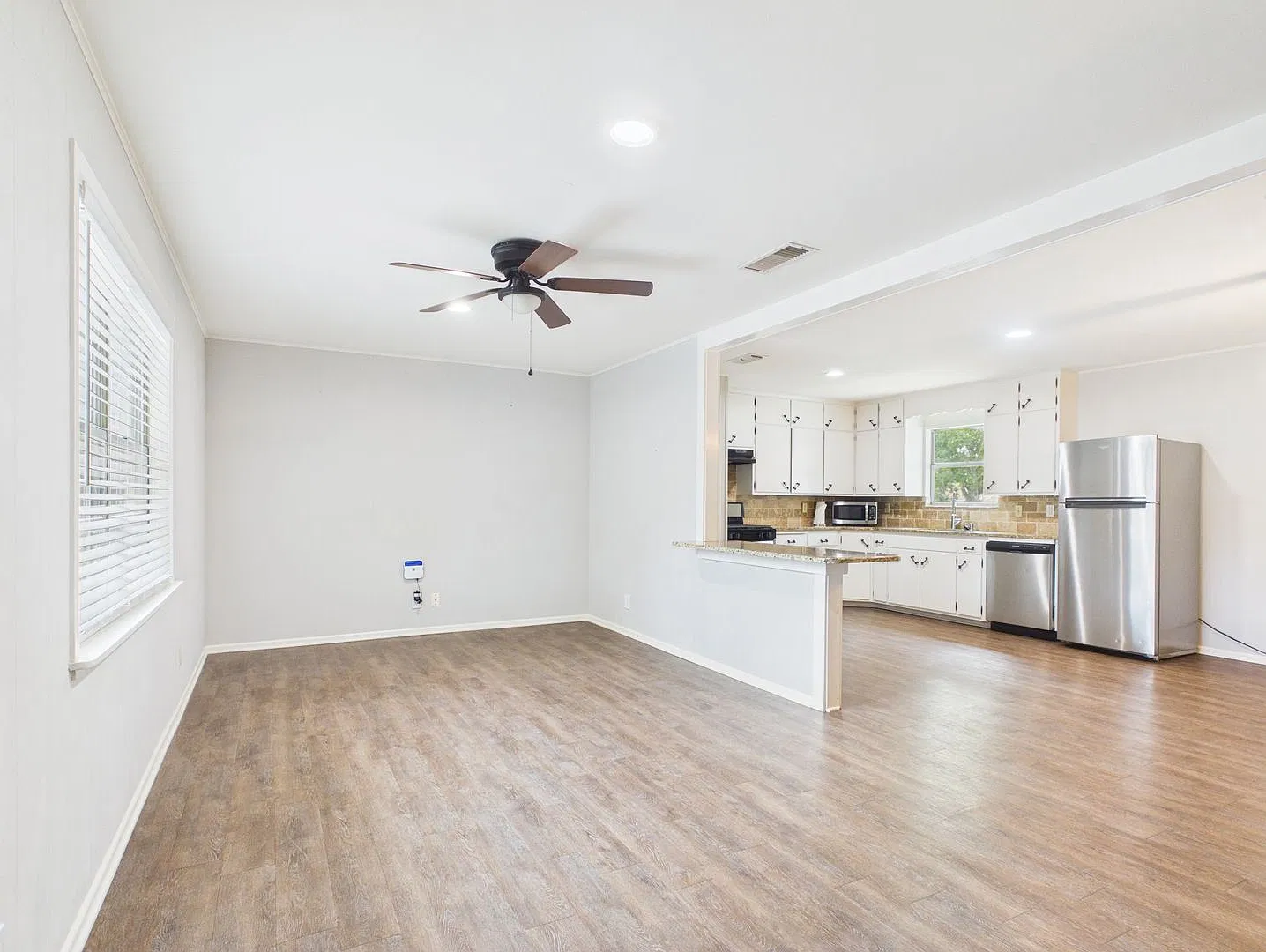 Comfortable 3-Bedroom Home with Modern Finishes — Photo 3