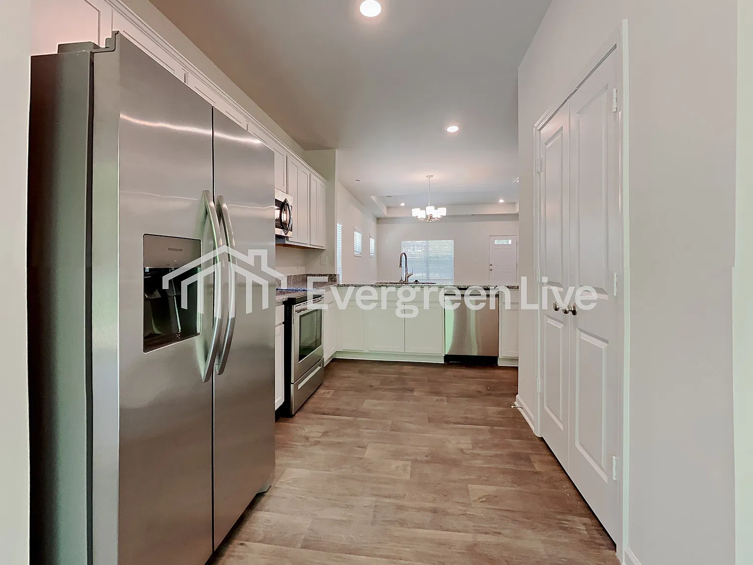 4 bed, 1.0 bath, 1167 sqft, $1,695 — Photo 4