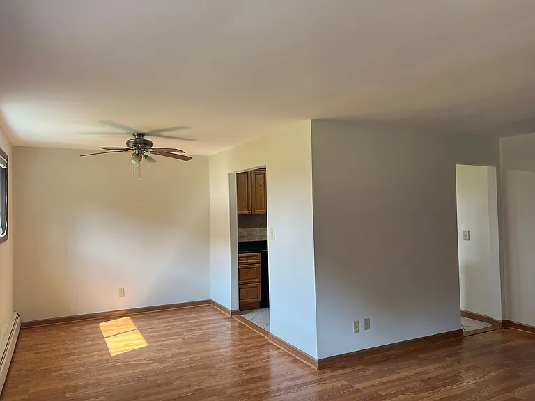 Embassy Square Apartments — Photo 28