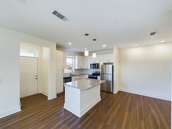 2nd image of 320 Arsdale Ave #27-103