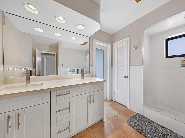 2752 NE 3rd St — Photo 20