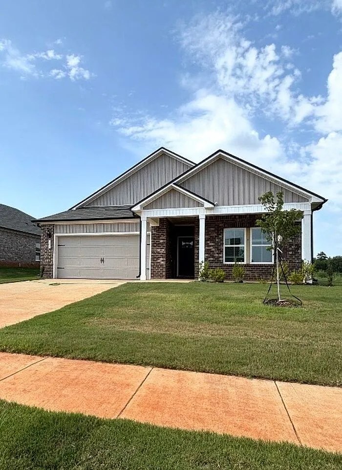 4 bed, 3.0 bath, 2001 sqft, $2,000 — Photo 2