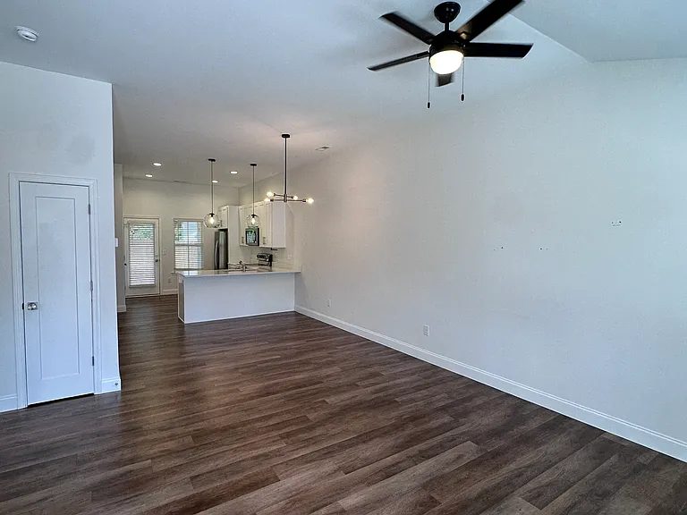 106 Lakeside Dr — Photo 5