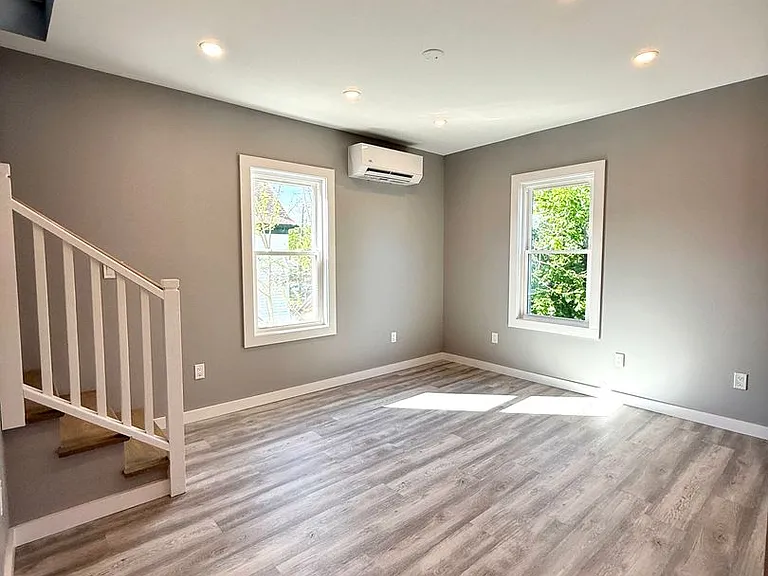 176 Smith Ave — Photo 12