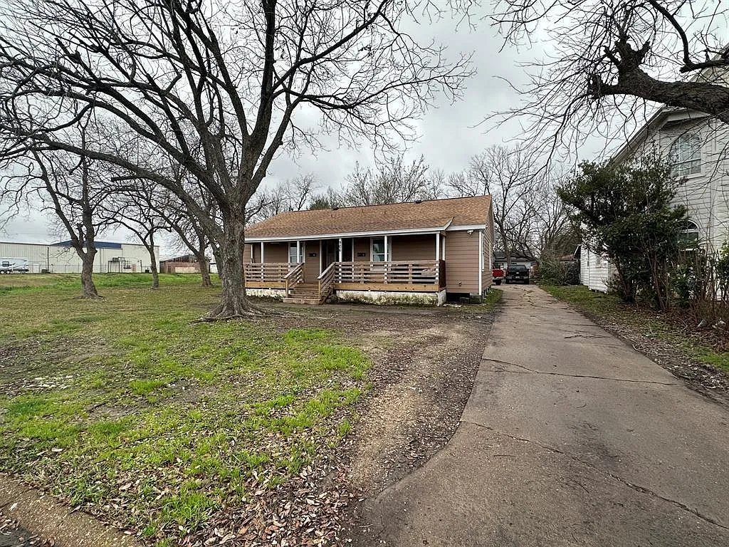2 bed, 1.0 bath, 761 sqft, $1,300 — Photo 3