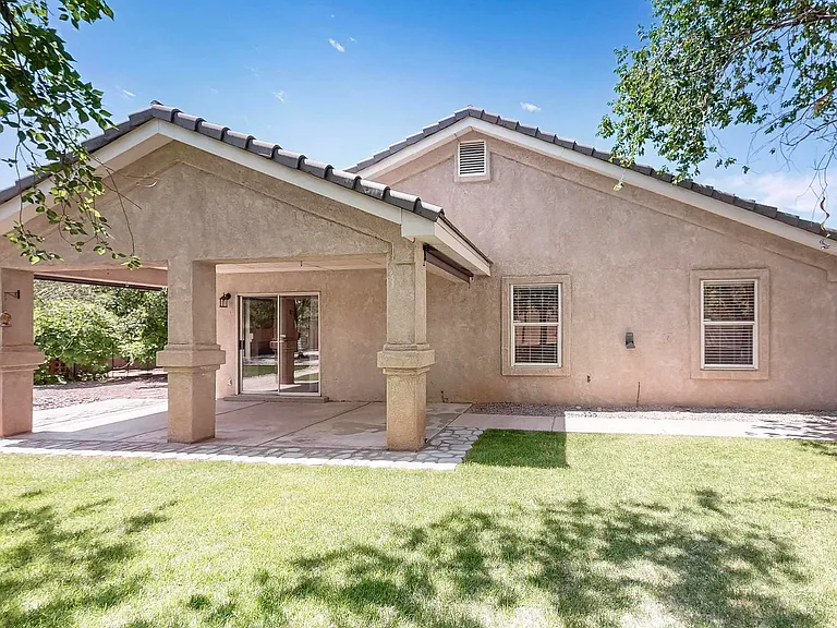 8420 La Paloma Ct NW — Photo 2