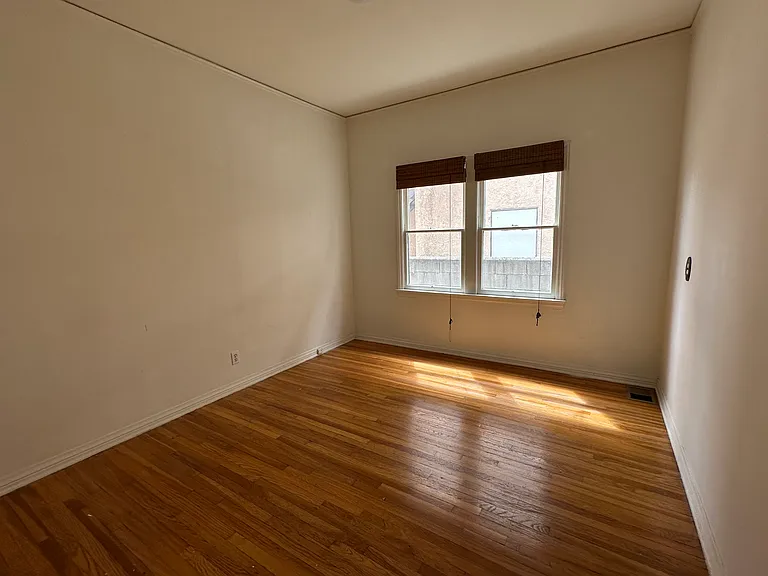 1340 E Harvard St — Photo 23