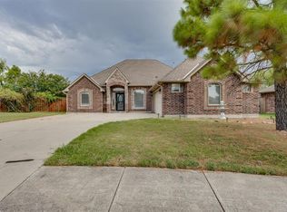 819 Rickwood Cir, Moore, OK 73160