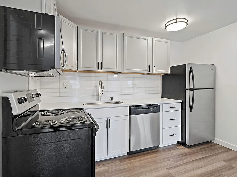 Boulevard 99 Apartments — Photo 22