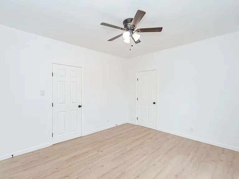 320 E Murrill St — Photo 12