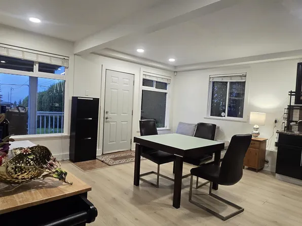 851 Calverhall St, North Vancouver, BC V7L 1X8
