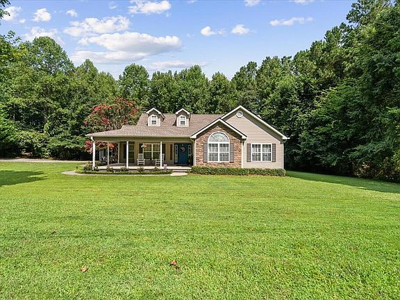 4th image of 684 Ellis Cir