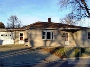 118 8th St SW, Sioux Center, IA 51250