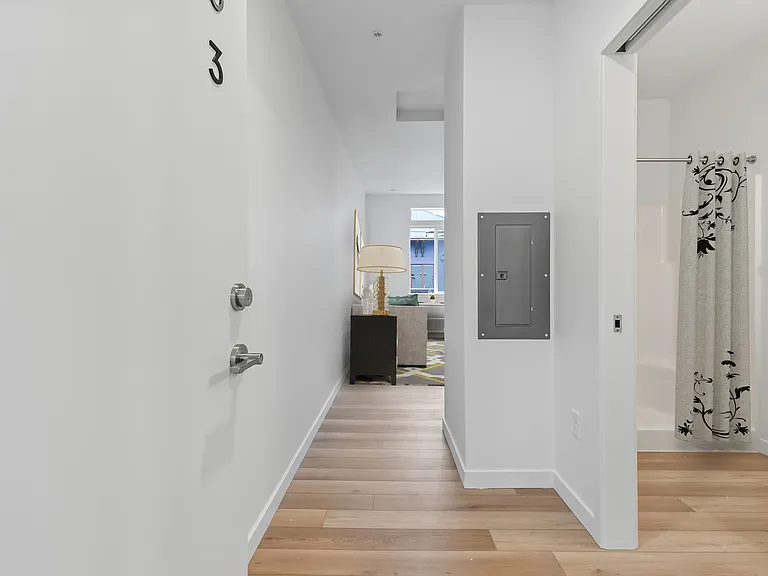 311 Graham — Photo 20