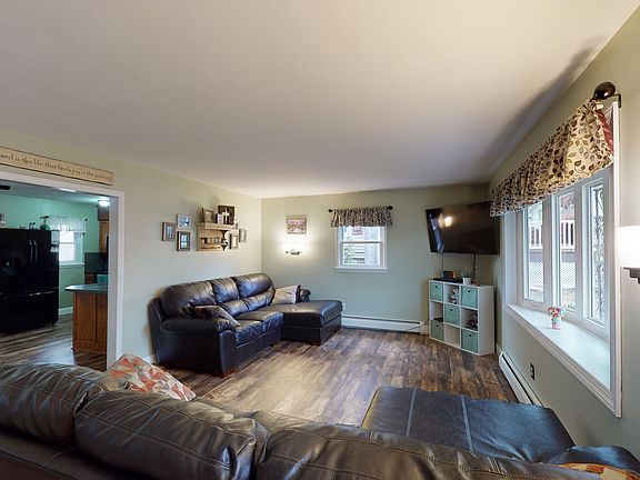 3rd image of 425 Winthrop St #S