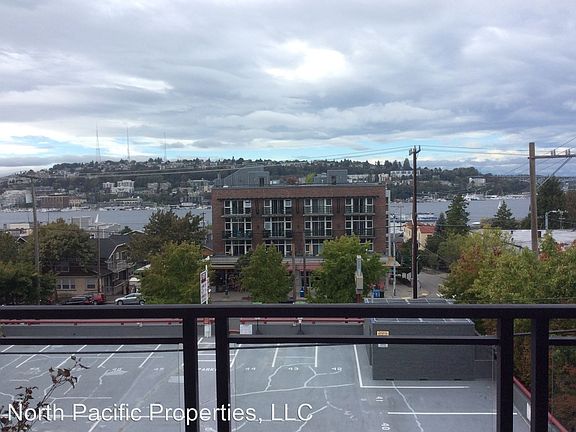 3rd image of 2243 Franklin Ave E APT 301