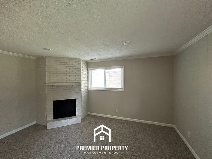 1842 Brookhaven Dr — Photo 3