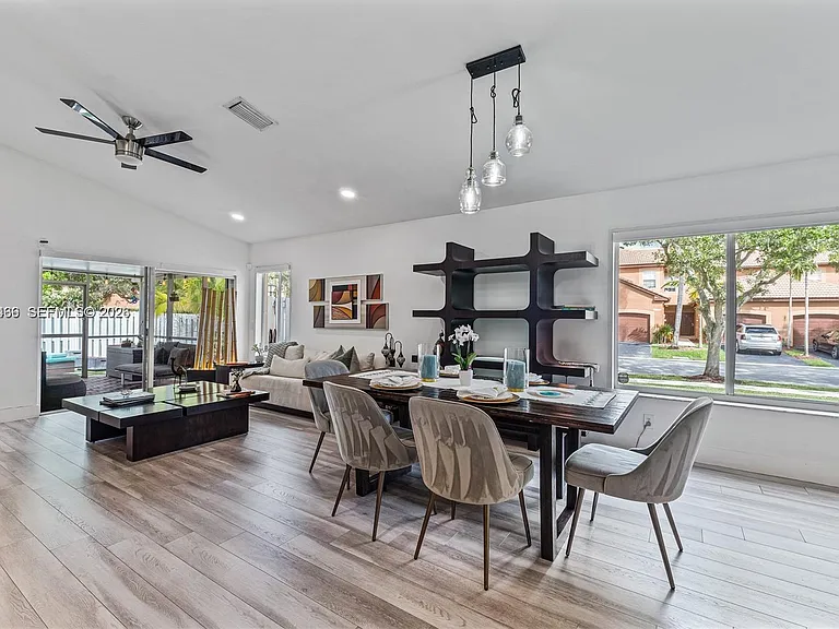 1356 Presidio Dr — Photo 4