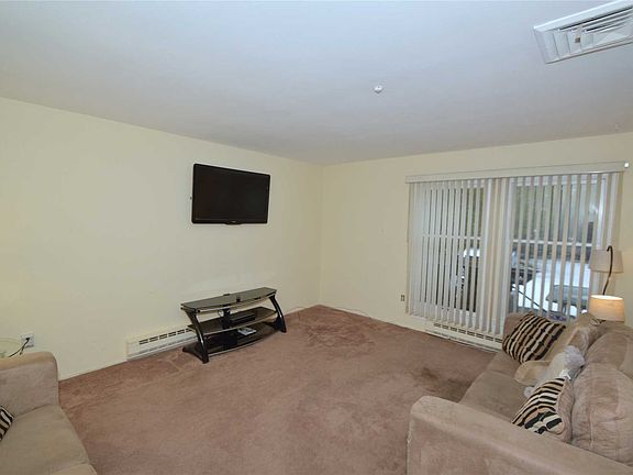5th image of 48 Hearthside Dr