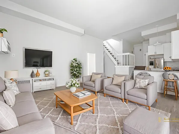88 Fulton Street 627 image 2 of 17