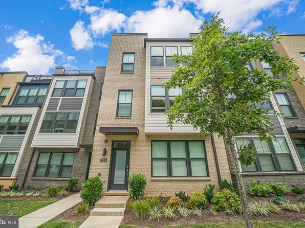 12036 N Shore Dr, Reston, VA 20190