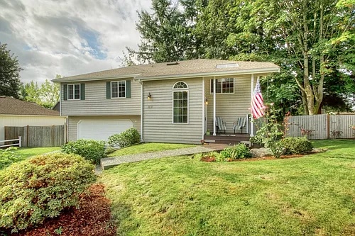 1831 211th Ct NE Photo 1