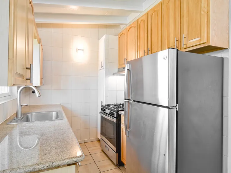 1410 Jefferson Ave — Photo 4