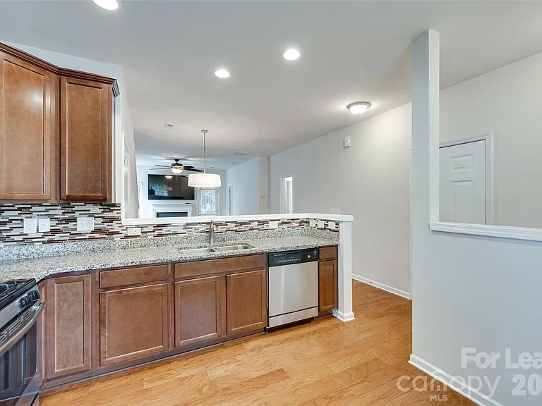 1430 Harpers Inlet Dr — Photo 6