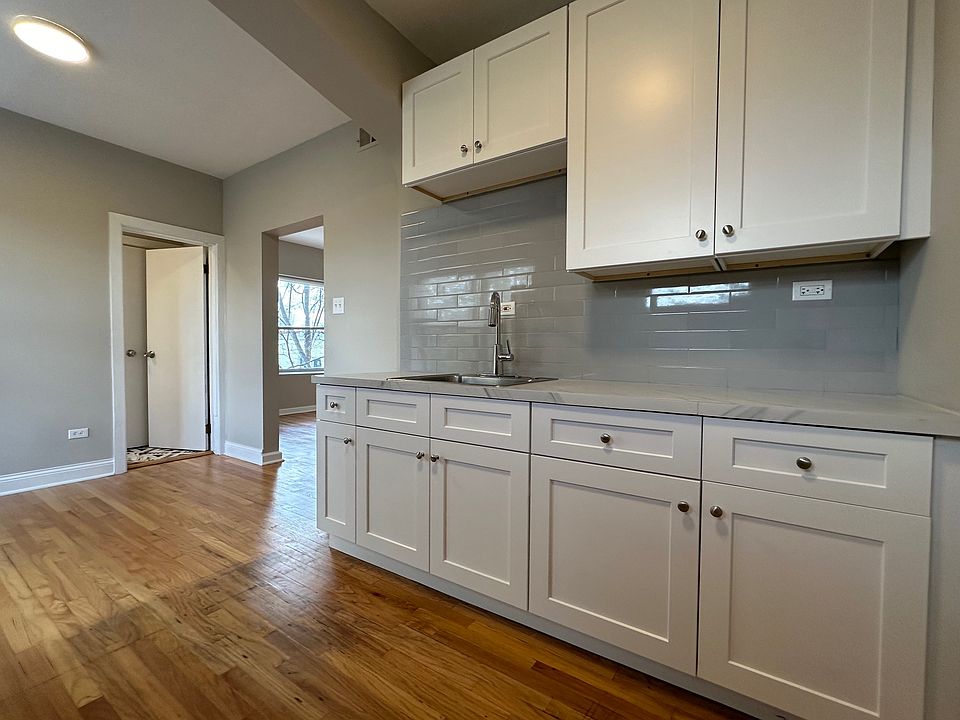 1st image of 6152 S Sacramento Ave #2N