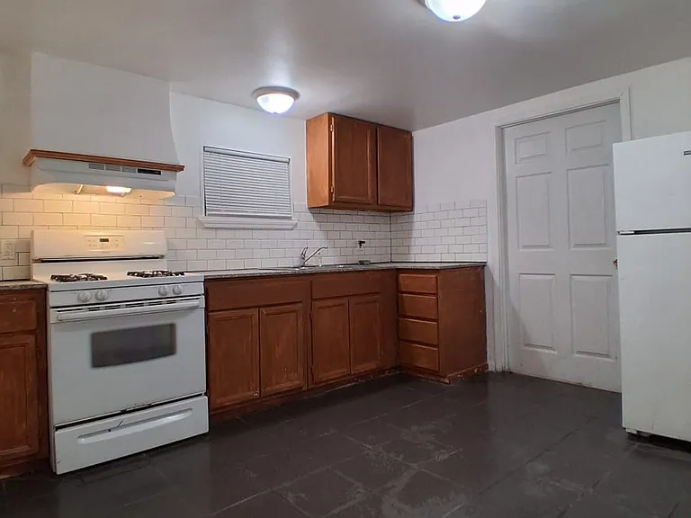 6722 Alabama Ave — Photo 2