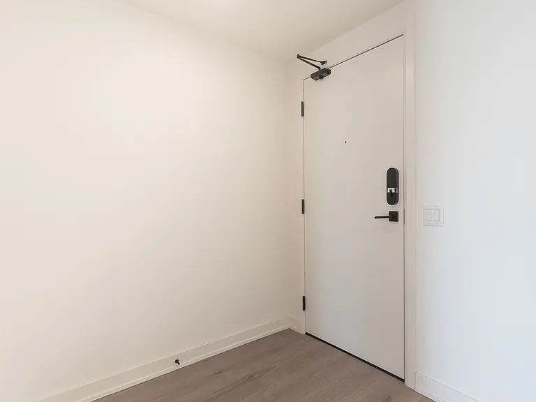 7 Fairbank Ave W #503 — Photo 3