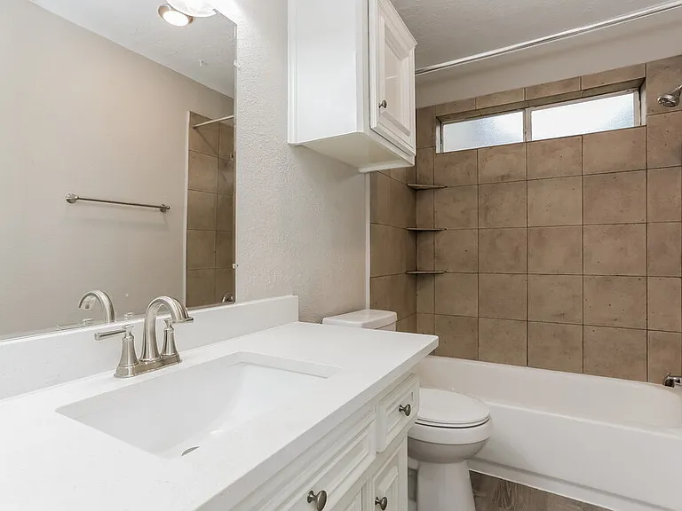 16310 Ulysses St — Photo 15